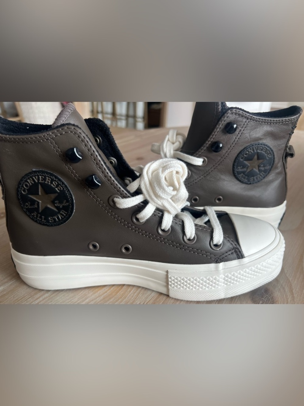 New Converse Chuck Taylor All Star Platform Hi Brown Leather Women’s 6